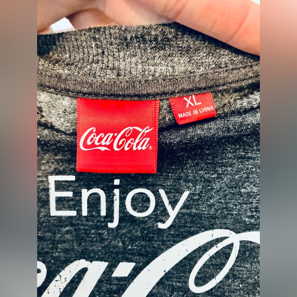 ❤️🩶Coca~Cola Sweatshirt❤️🩶 - Picture 4 of 4